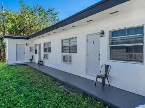 Cozy 1BR Retreat 6 Mins to Beach Free Parking