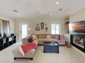 New Listing! Quiet Near Downtown & Beaches 2 Bedroom Home