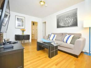 Spacious 2 BR on Upper East Side