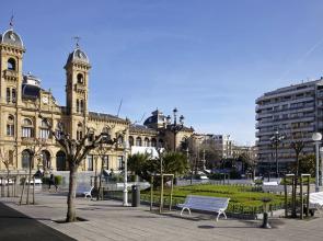 Playa de La Concha 4 Apartment by FeelFree Rentals