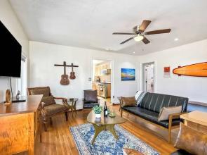 Vintage Beach Bungalow - For 6!