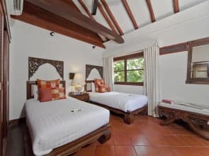 Bangrak Beachfront Villa