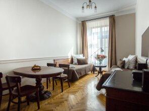 Scharffenberg Apartments Main Square