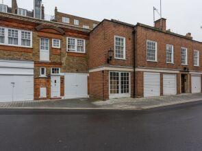 Traditional 2BR Flat in Marylebone