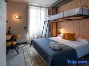 The Central House Granada Elvira Hostel