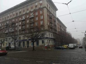 Fantastic 2 Bedroom Apartment - Top Center