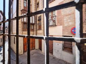 La Casa del Lirón by Toledo AP