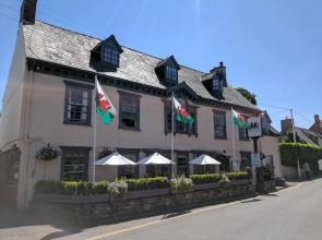 2 bed period cottage sleeps 4 in central Crickhowell