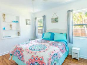 Sky Spacious Bungalow walking distance from beach! Name Sky Side A