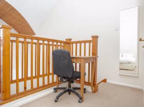 A Bright Top Floor Maisonette Along The Quays