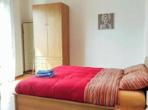 Room-large Double Room in Central Downto