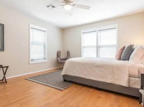 Escape to a Restored 1920s East Waco Bungalow