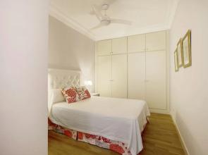 Large 3 Bd Apartm 200 m Square With View to the Royal Palace. Palacio