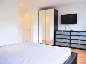 Bright and Spacious 2 Bed House