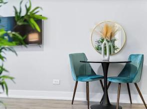 Stylish 1BR in Lakeview - Brompton 1 rep