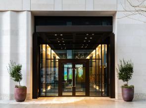 Stylish Studio Apartment with River views in London’s Bustling Docklands