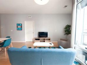 Artsy 2BR in Lincoln Park by Sonder