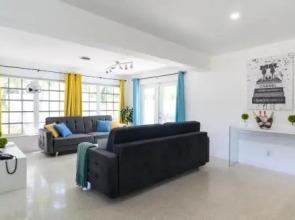 Fantastic 3Bedrooms House with Pool 6mins to Ocean