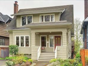 Ravenna Farm House - Four Bedroom Home with Fireplace