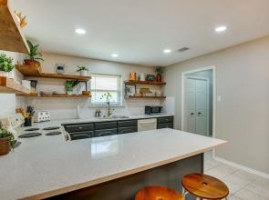 Darling Waxahachie Home w/ Yard & Fire Pit!