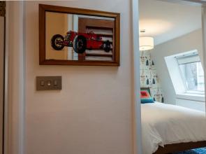 Spacious 2BR House by Madame Tussauds