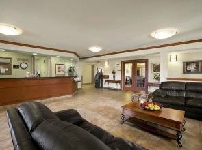 Super 8 by Wyndham Slave Lake AB