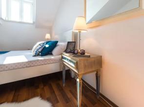 Two Palm Trees Apartment