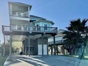 #latitude Adjustment 4 Bedroom Home by RedAwning