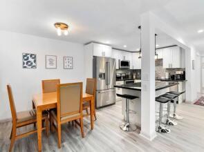 Hillside in Seattle - well appointed