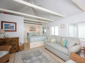 Harbour Island Haven: Newly Remodeled Cottage Near Pink Sands Beach