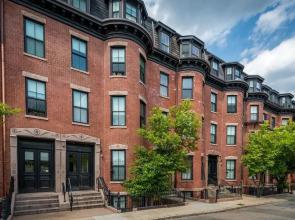 Pelicanstay in Boston Bay Village