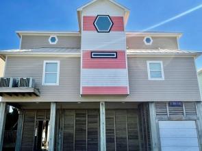 23 Yards To The Sea 6 Bedroom Home by Redawning