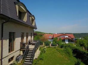 Villa Homestay Nad Helmrovkou