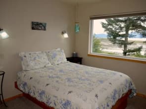 Bay Ave Bed and Breakfast Inn