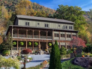 The Esmeralda Inn at Lake Lure