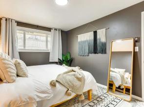 Scandi Boho Seattle Apartment, Walk to Waterfront!