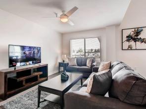 Beautiful San Diego Private Entrance Open Bedroom + Upstairs Loft! (H1)