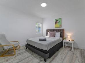 *Beautiful Family House 3 bd/2 bathrooms+backyard*