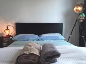 1BD Bright Cozy Queen Elizabeth Olympic Park Zne 2