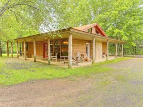Tumbling Shoals Cabin < 1 Mi to Beaches & Boating!