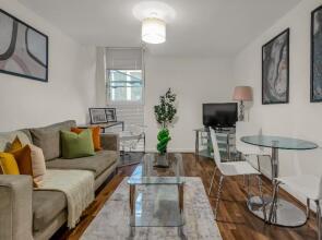 Lamb's Passage Elegant One Bed Apartment