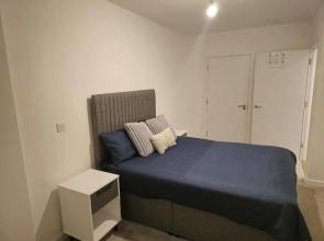 Luxurious 2-bed Haven in the Heart of Barking