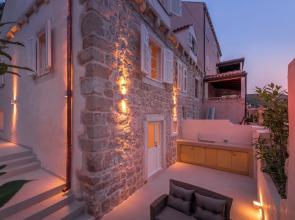 Villa Miri, superior heritage villa with swimming pool