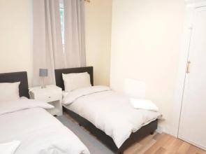 Cheerful 4 bedroom House in greater London