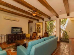 Casa De La Alegria 3BR by Casago