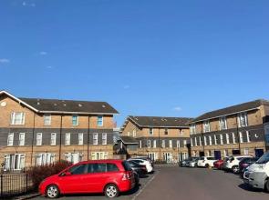 Tranquil 1 Bedroom Apartment With River View