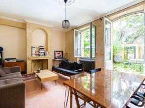 Retro apartment with garden by GuestReady