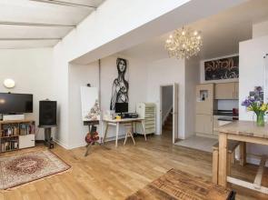 Bright & Spacious 2 Bed w/ Terrace near City Centre