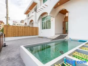 Downtown Oasis Pool Villa Collection B – Premium Private Stay Near Walking Street