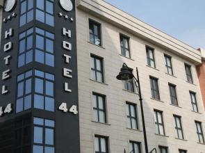Hotel 44